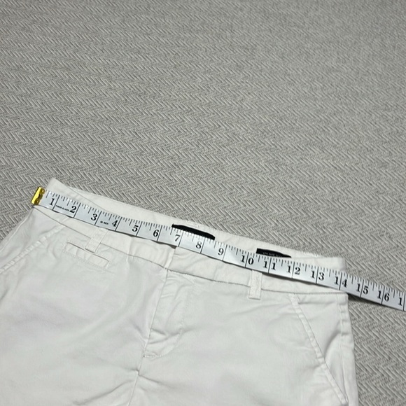 Saks Fifth Ave White Women's Shorts.  Size 2 - Picture 3 of 10